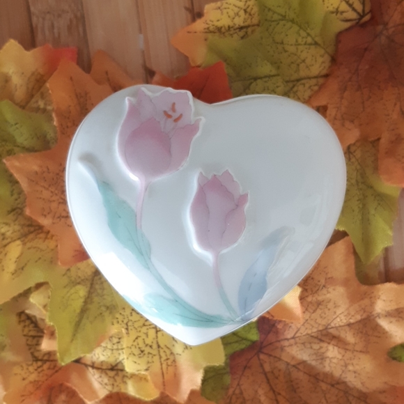 Abbott JAPAN - heart shaped porcelain| 10/10 - Picture 2 of 4